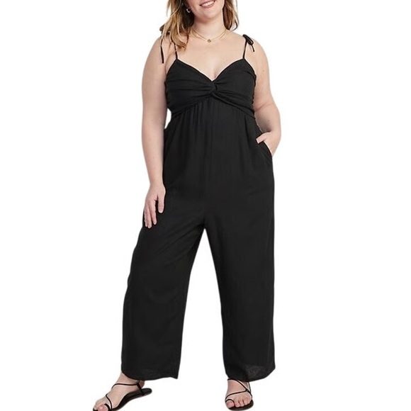 Old Navy Black Tie-Shoulder Cropped Twist-Front Smocked Jumpsuit Women’s Medium - Picture 1 of 11